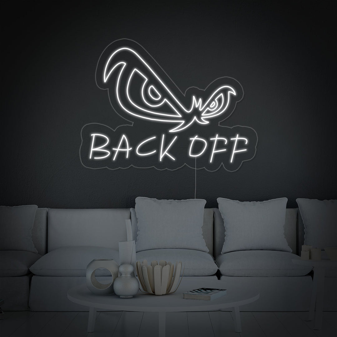 "Ørneøyne, Back Off" Neonskilt