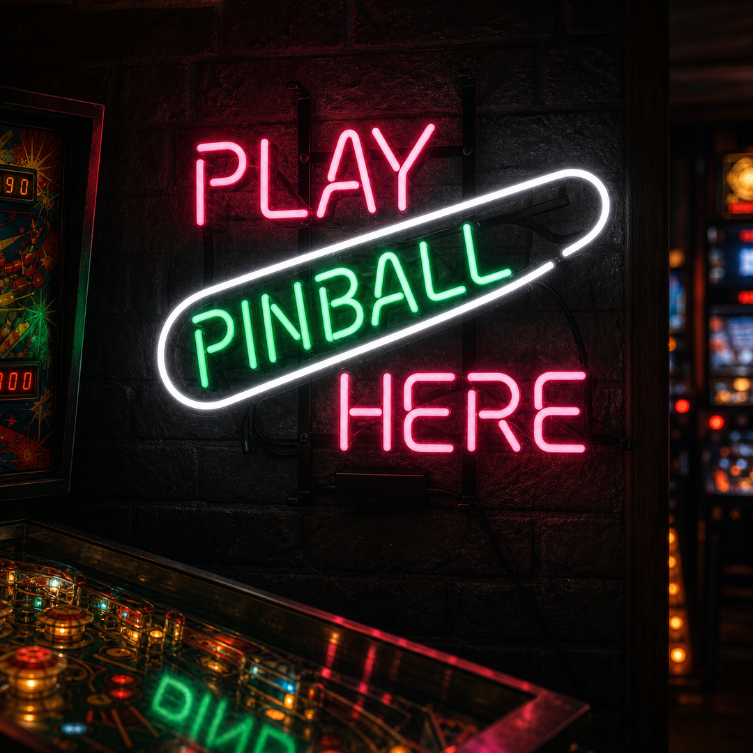"Play Pinball Here, Spillerom" Neonskilt