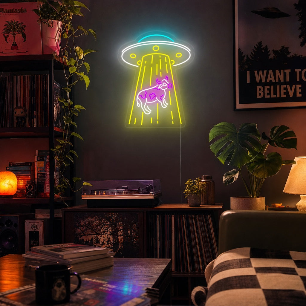 "UFO Bortfører Ku" Neonskilt