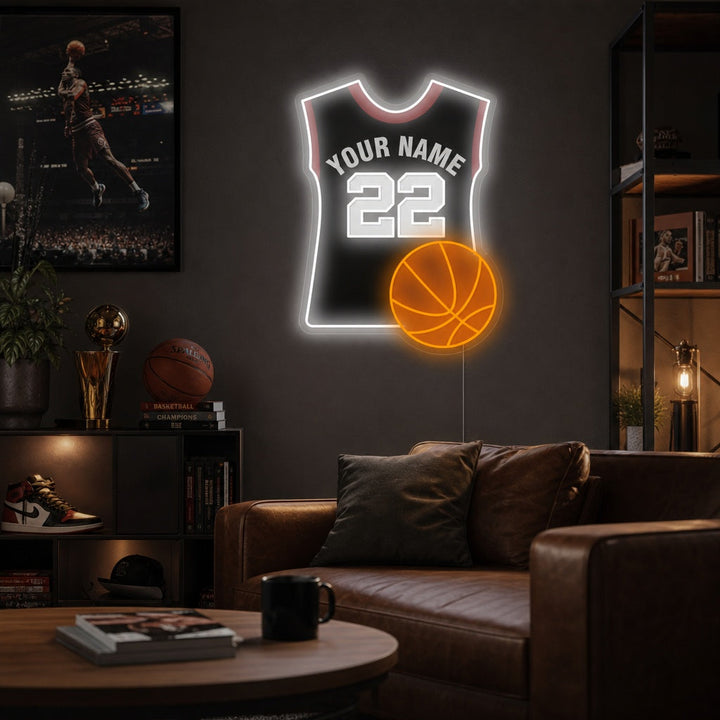 "Tilpasset basketball og trikot" Neonskilt