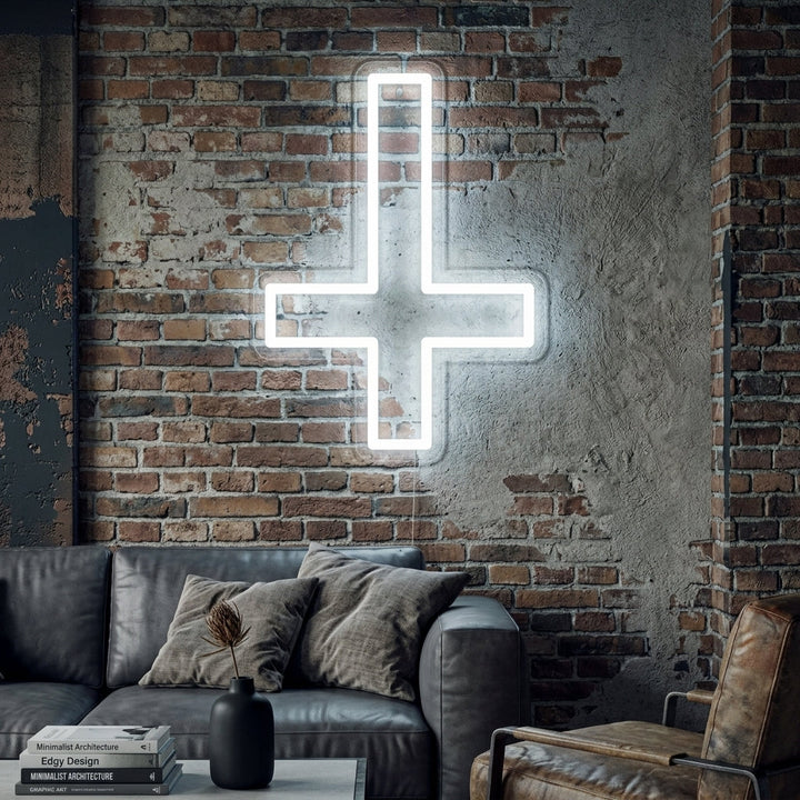"Den Kristne Sankt Peters Kors" Neonskilt