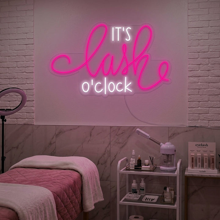 "Its Lashes Oclock" Neonskilt
