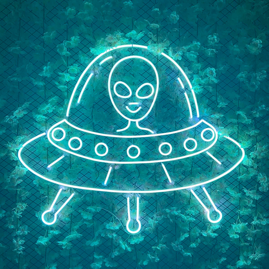 "Utenomjordisk UFO" Neonskilt