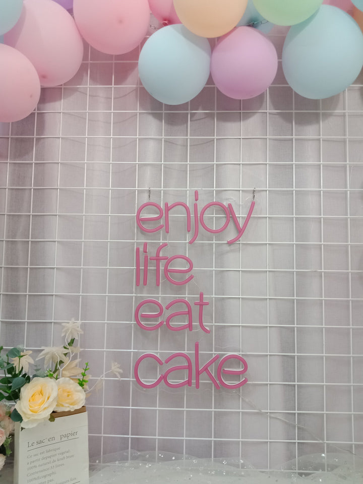 "Enjoy Life Eat Cake" Neonskilt (Lagerbeholdning: 3 enheter)