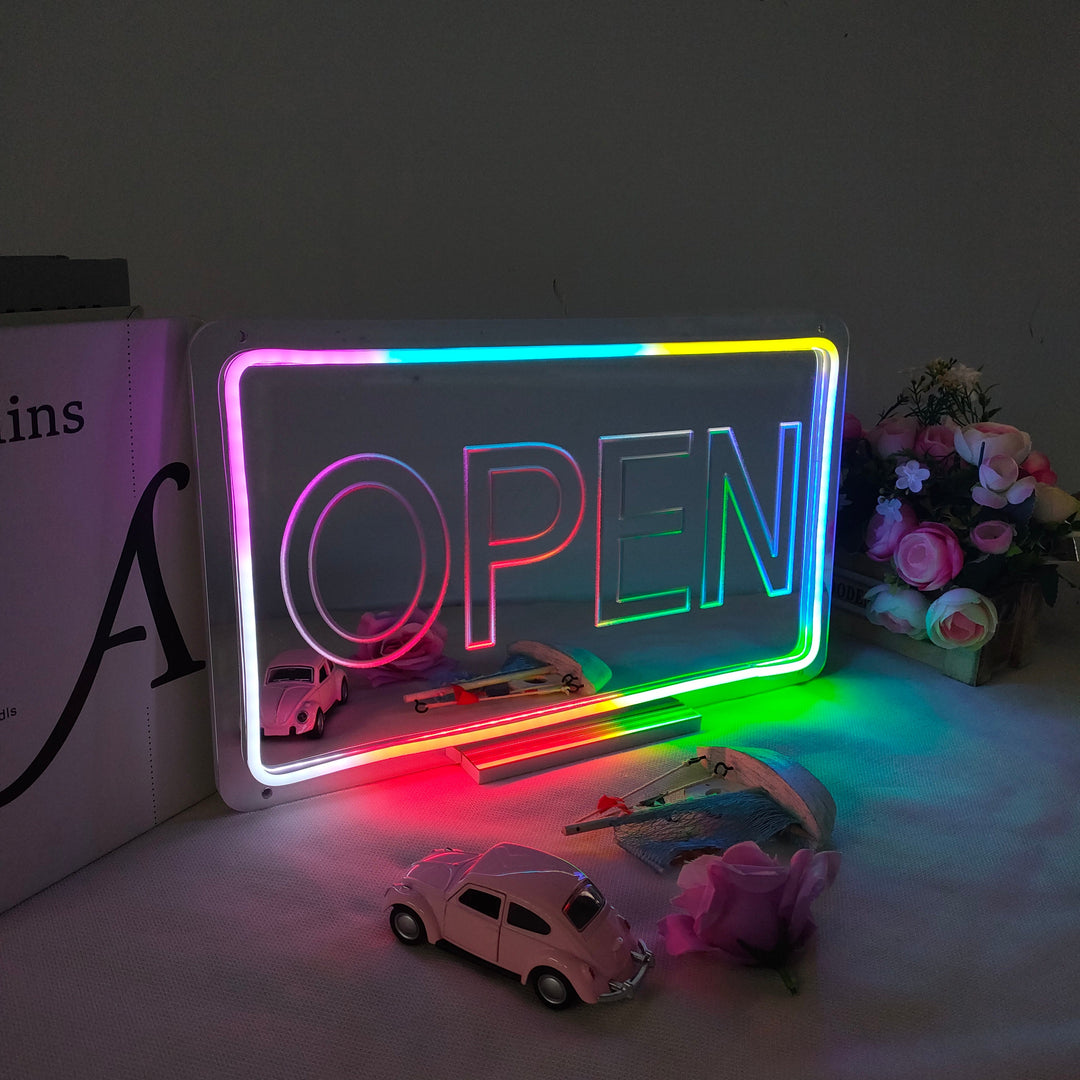 "Open, Drømmende Fargeskiftende" Neonskilt med speilbakside