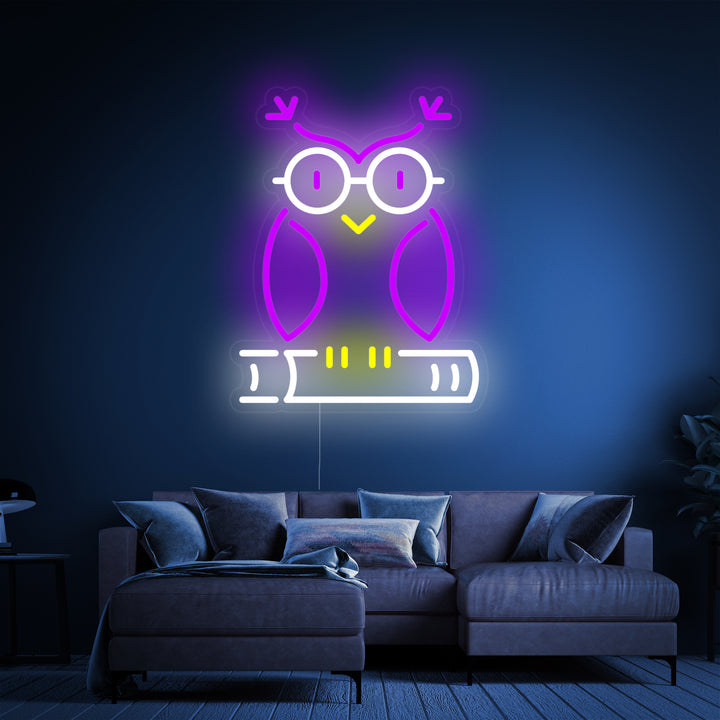 "Ugle På Bok" Neonskilt